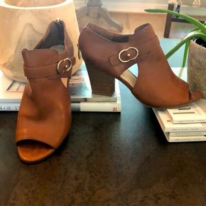 Liz Claiborne Brown Peep Toe | Size 9.5